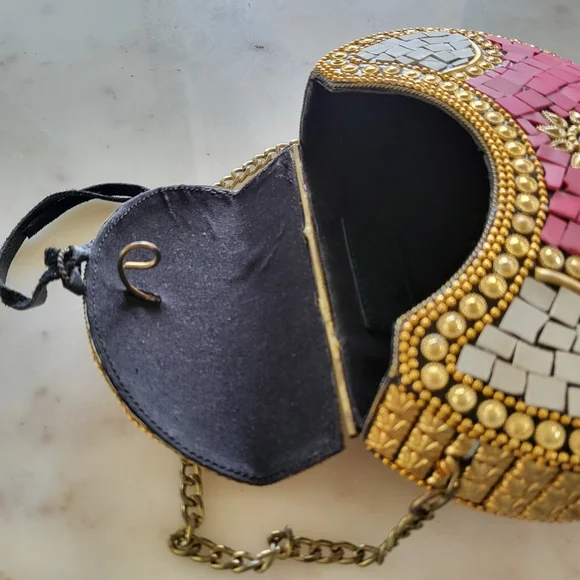 Small bejeweled crossbody/handbag - Picture 2 of 12